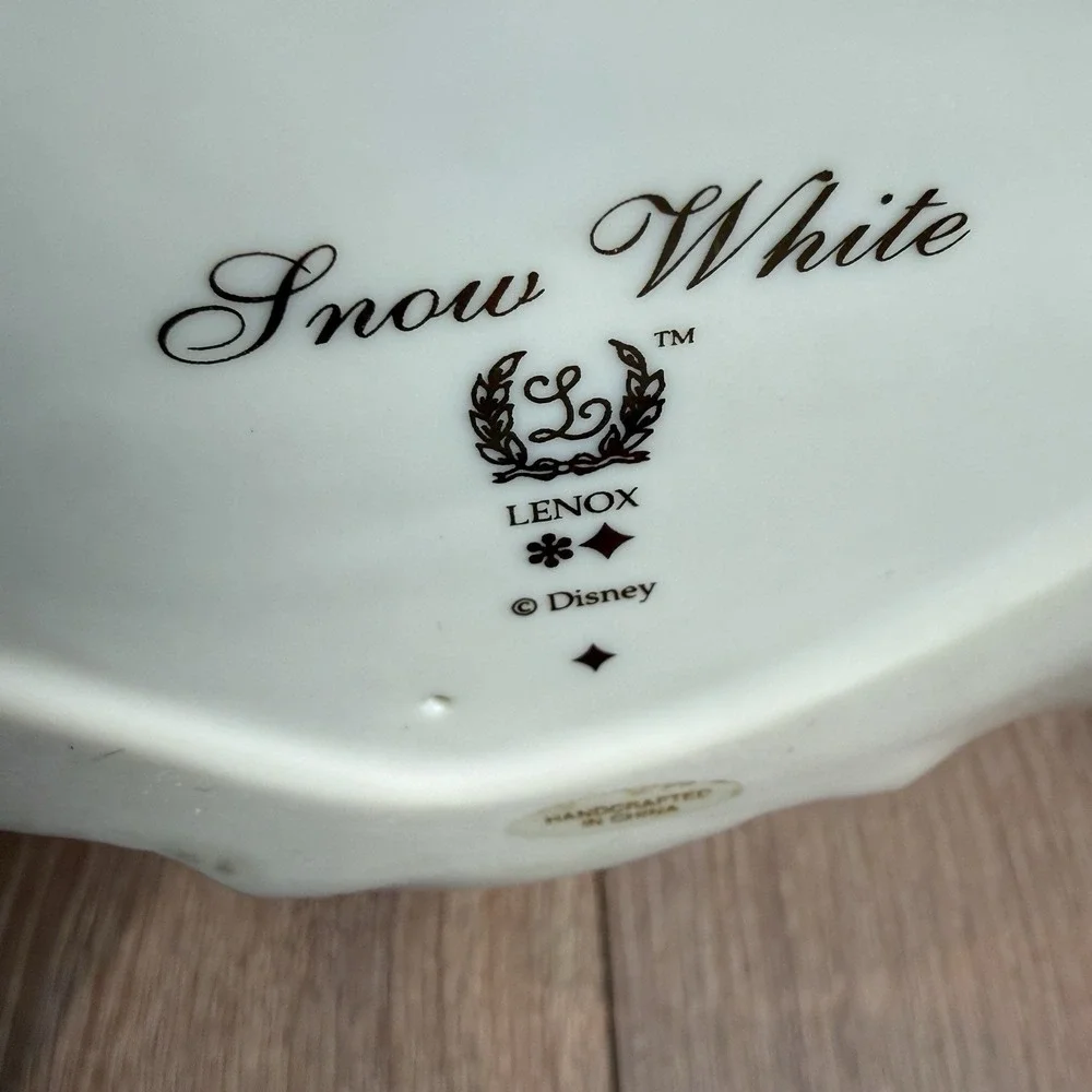 Disney Showcase Collection Snow White With Bluebird Figurine Lenox‎ W/Stand
